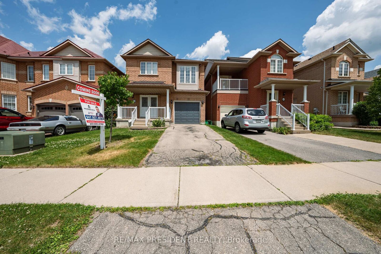 Property Photo: 4 Redfinch Way ON L7A 2B3