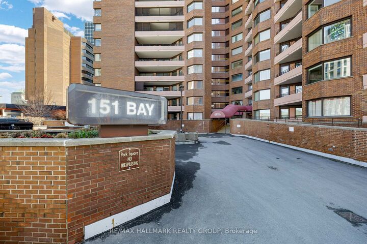 Property Photo: 151 Bay Street 810 ON K1R 7T2