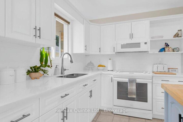 Property Photo: 2 Heritage Drive ON K0K 3L0