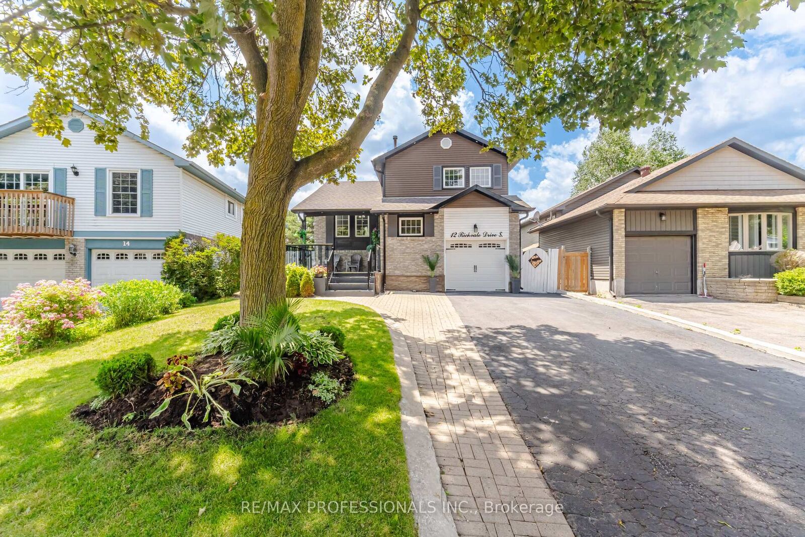 Property Photo:  12 Richvale Drive S  ON L6Z 1M4 