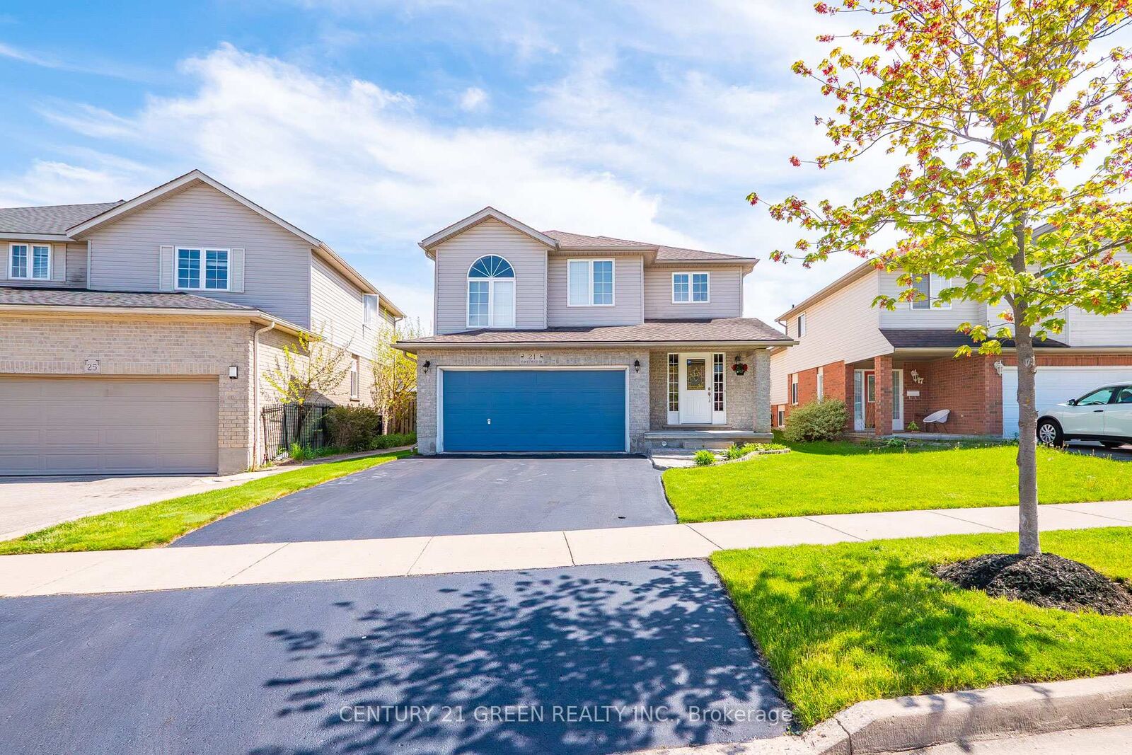 Property Photo:  21 Hawkswood Drive  ON N2K 4J6 