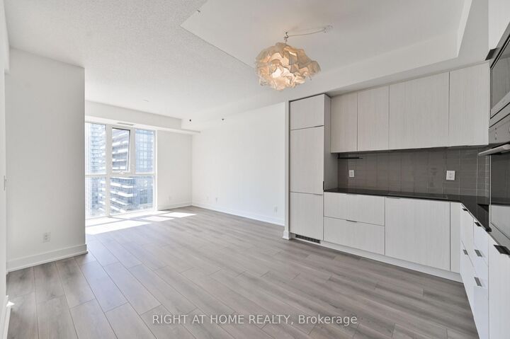 Property Photo: 318 Richmond Street W 3506 ON M5V 0B4