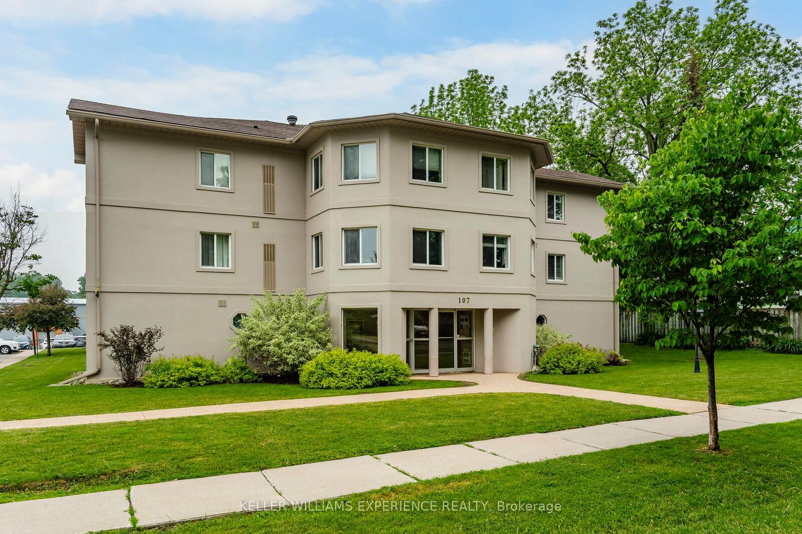 Property Photo: 107 Bond Street 208 ON L3V 1J7