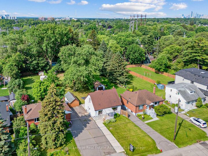 Property Photo: 1072 Orchard Road ON L5E 2N9