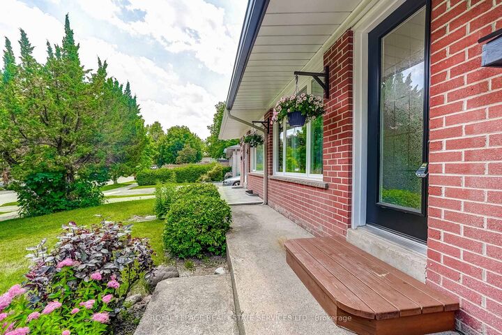 Property Photo:  2651 Hollington Crescent  ON L5K 1E8 