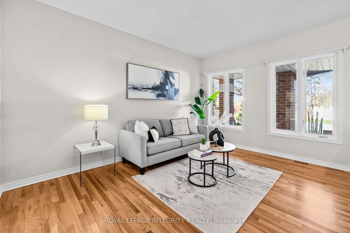 Property Photo:  4 Tamarack Place N  ON K2J 4R3 