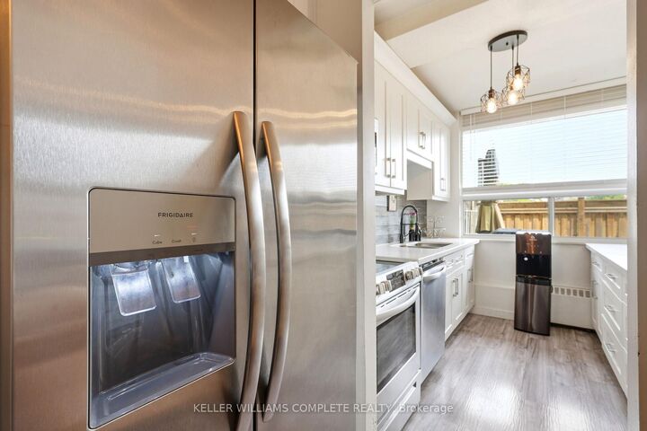 Property Photo: 15 Nicklaus Drive 17 ON L8K 5J5