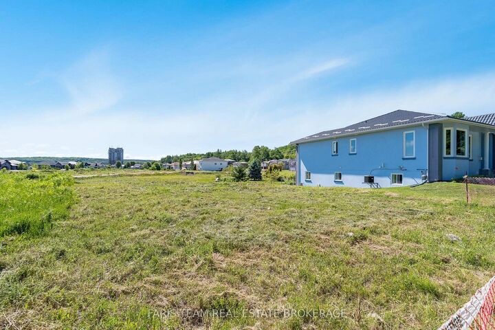 Property Photo:  565 Taylor Drive  ON L4R 5L9 