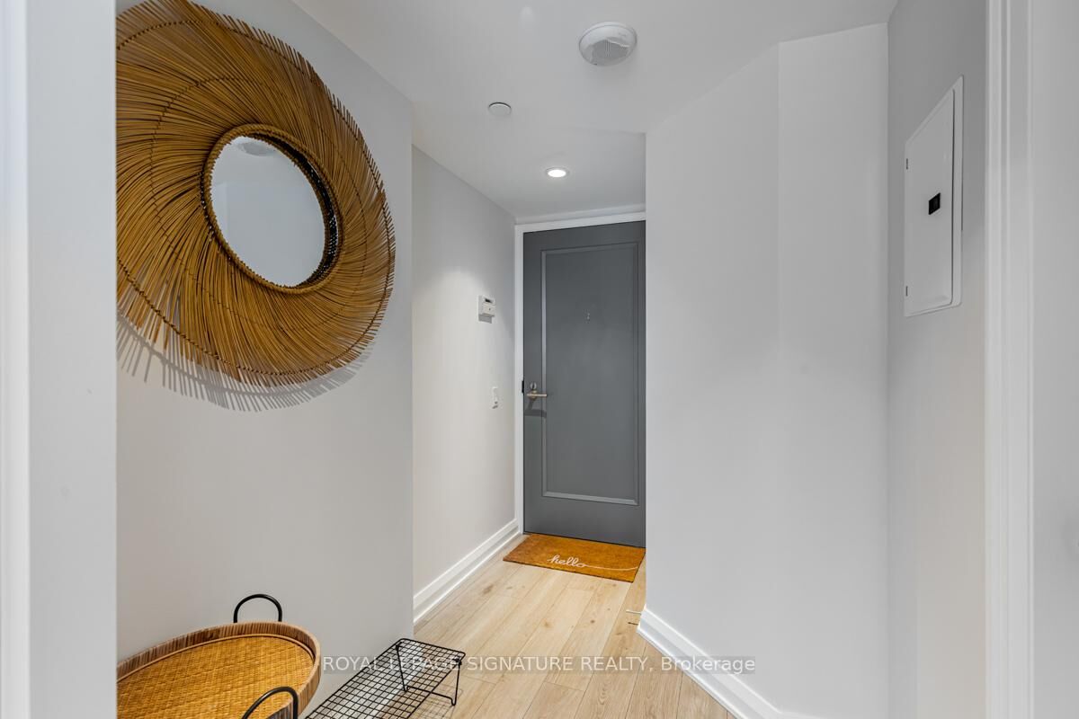 Photo de la propriété:  155 Yorkville Avenue 1814  ON M5R 0B4 