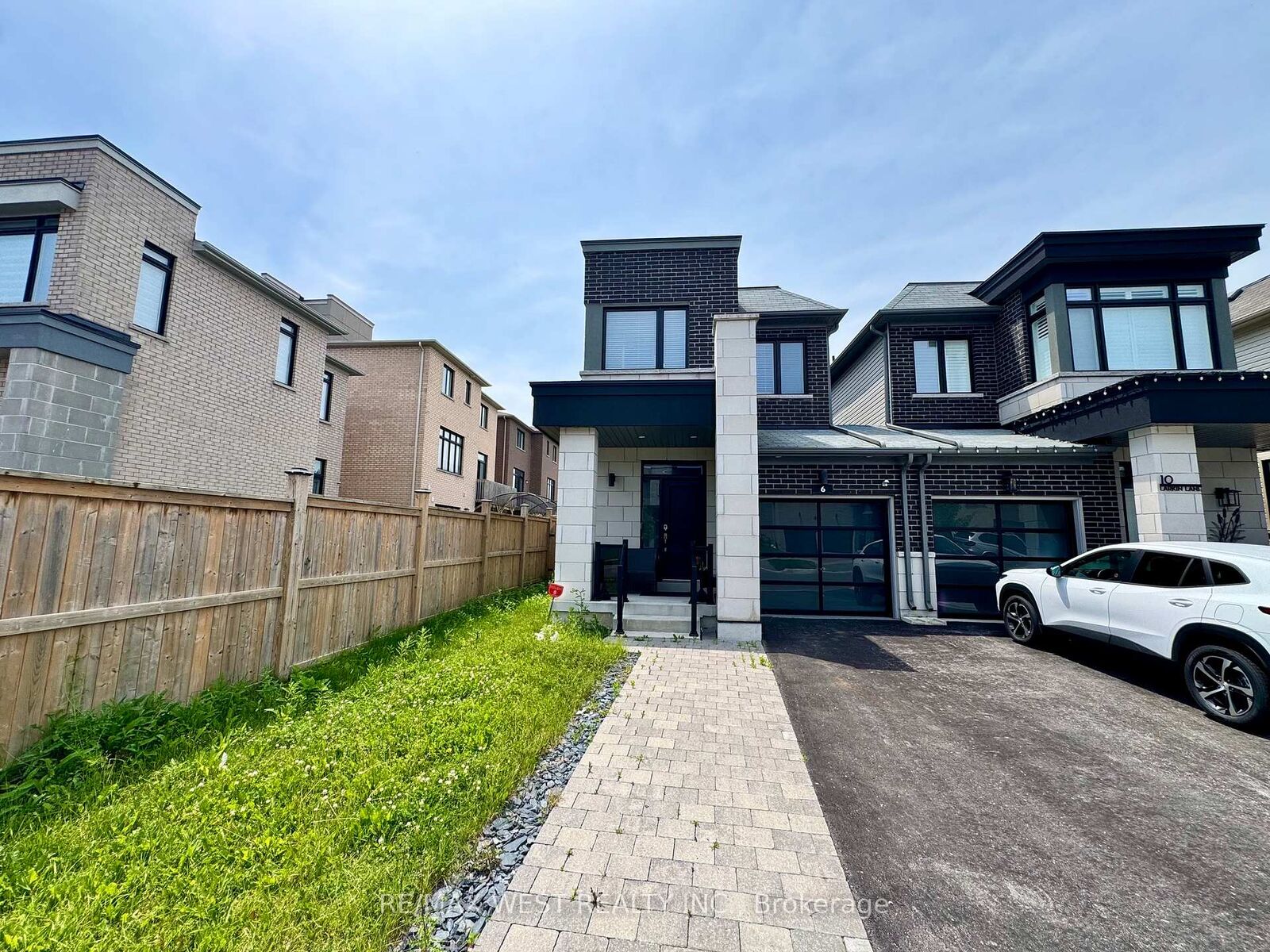 Photo de la propriété: 6 Larkin Lane ON L1C 2W3