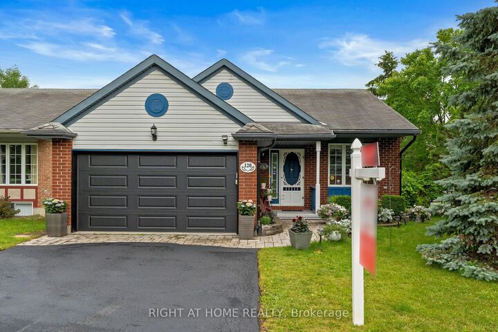 Property Photo:  120 Grandpark Circle  ON K1G 6R5 