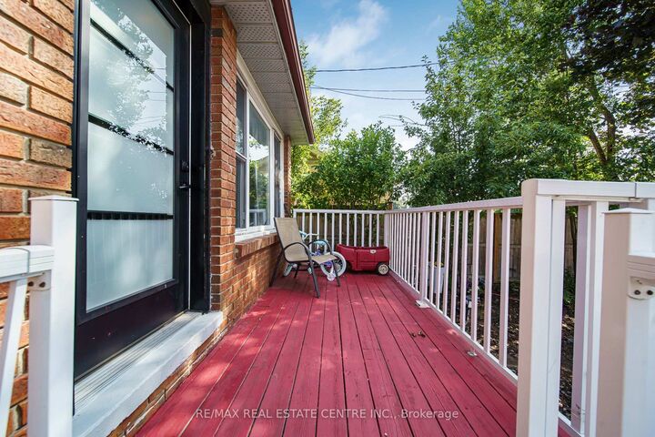 659 Upper Wellington Street E — photo 1