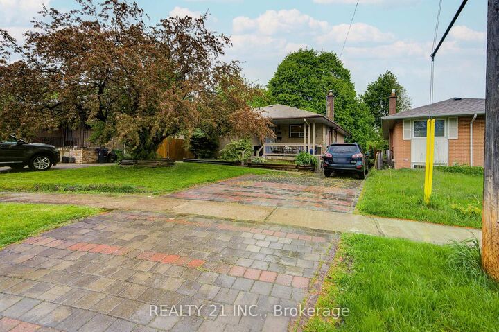 Property Photo:  44 Sundance Crescent  ON M1G 2M2 