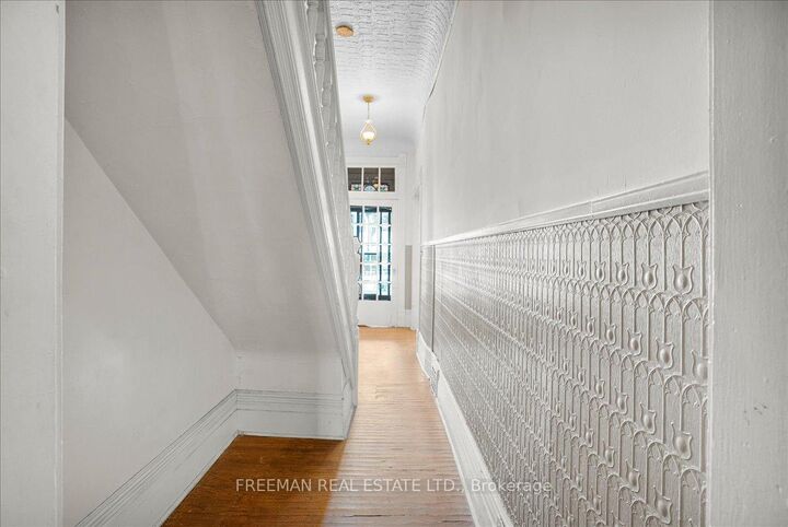 Property Photo: 116 Brunswick Avenue ON M5S 2M2