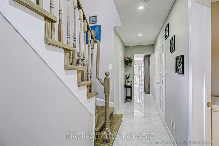 Property Photo:  5244 Cinnamon Road S  ON L5V 1T3 