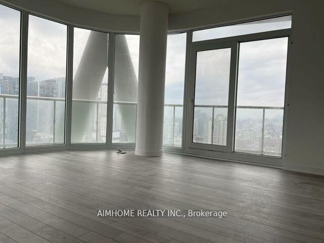 Property Photo:  230 Simcoe Street 2118  ON M5T 0G7 