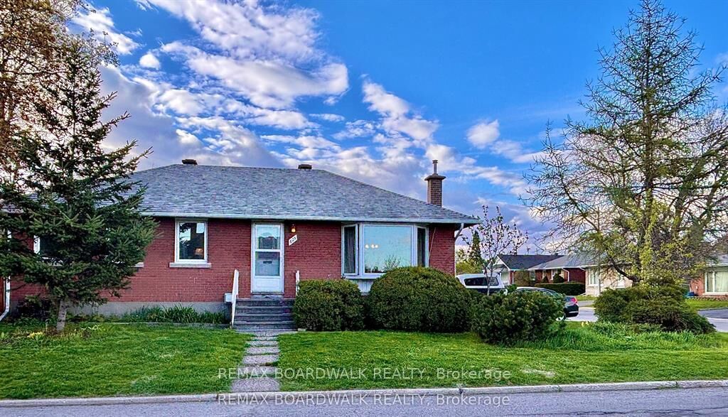 Property Photo: 625 Clarke Avenue ON K1K 0Y6