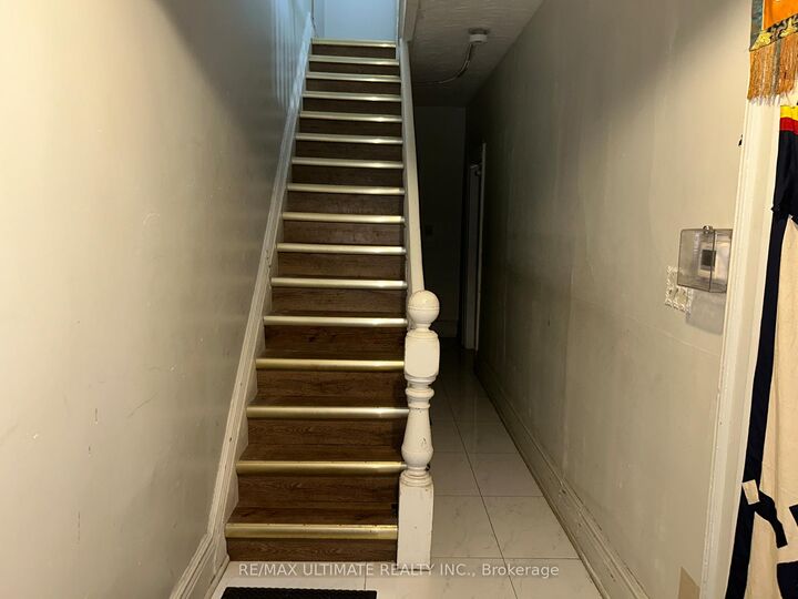 Property Photo:  120 Lansdowne Avenue 2nd Floor  ON M6K 2V9 