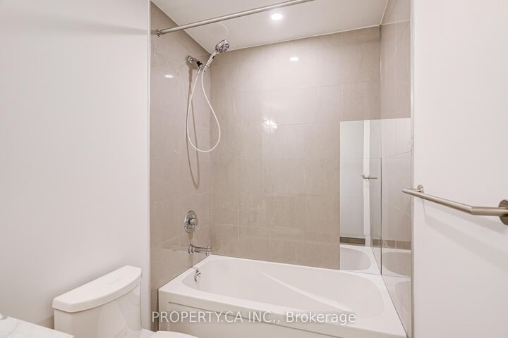 Property Photo:  15 Queens Quay E 419  ON M5E 0C5 