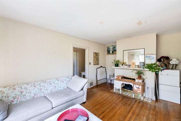 Property Photo:  367 Foul Bay Rd  BC V8S 4G6 