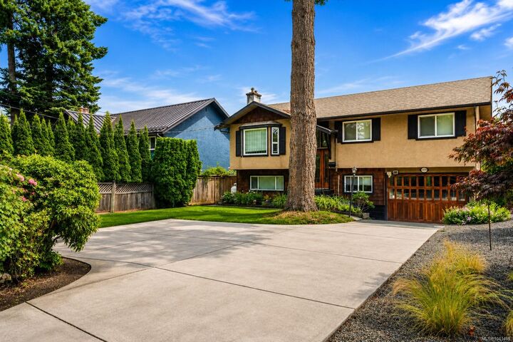 Property Photo: 4379 Shelbourne St BC V8N 3G4