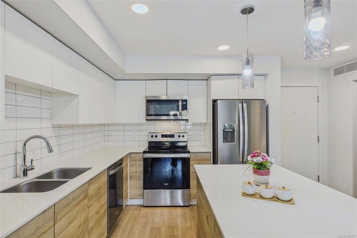Property Photo:  4820 Cedar Ridge Pl #204  BC V9T 0M7 