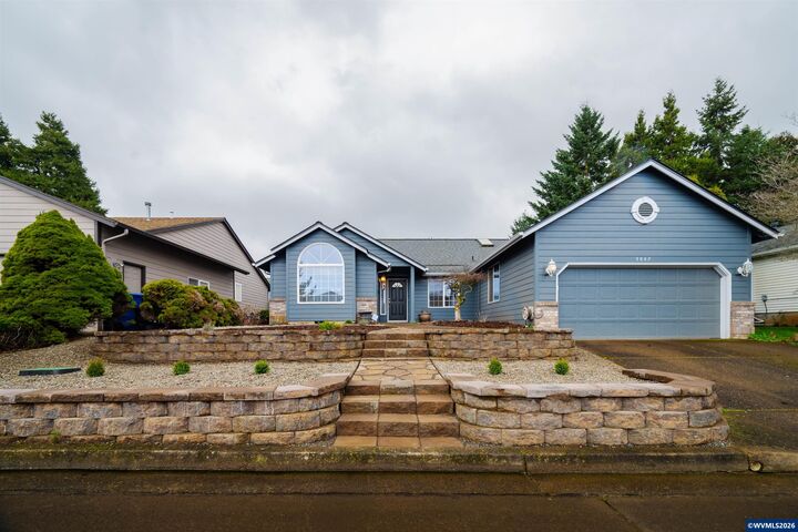 Property Photo: 5847 Cobalt Lp SE OR 97306
