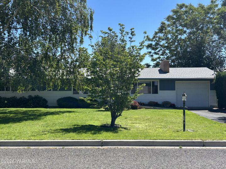 Property Photo: 39 Saint John Ave WA 98937