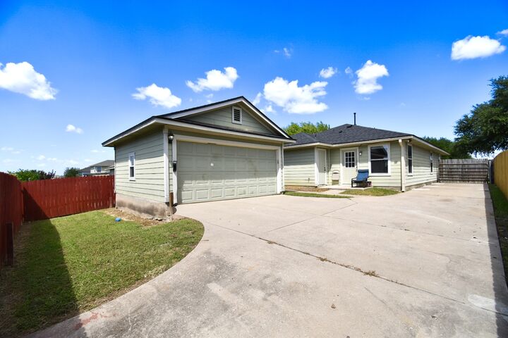 Property Photo:  13525 Briarcreek Loop  TX 78653 