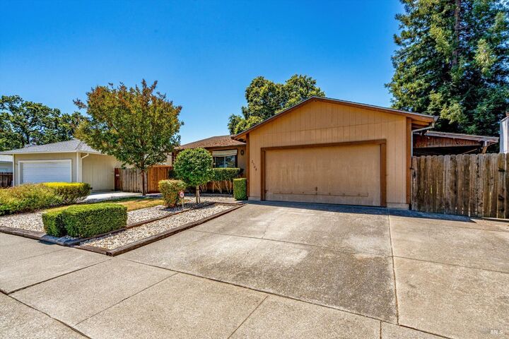 Property Photo:  2340 Donna Maria Way  CA 95403 