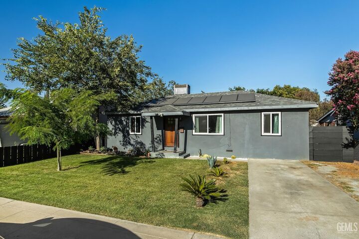 Property Photo: 820 S Bradley Street CA 93292