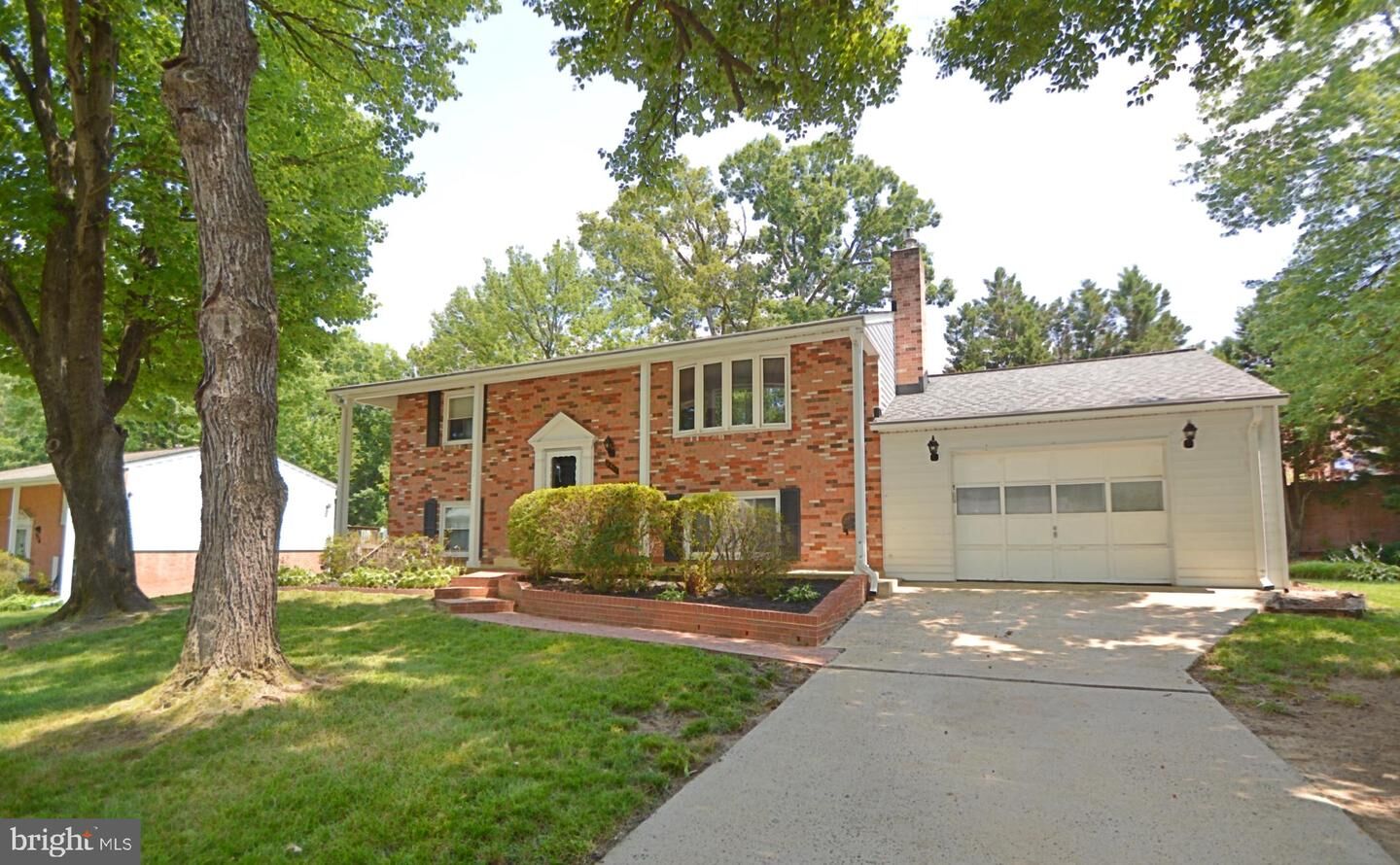 Property Photo: 6411 Whippany Way VA 22015