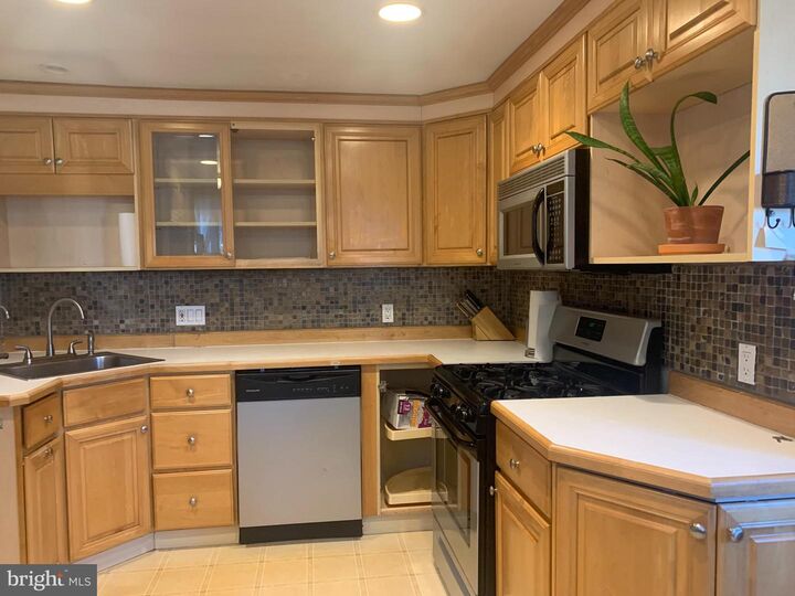 Property Photo: 48 Barren Road PA 19073
