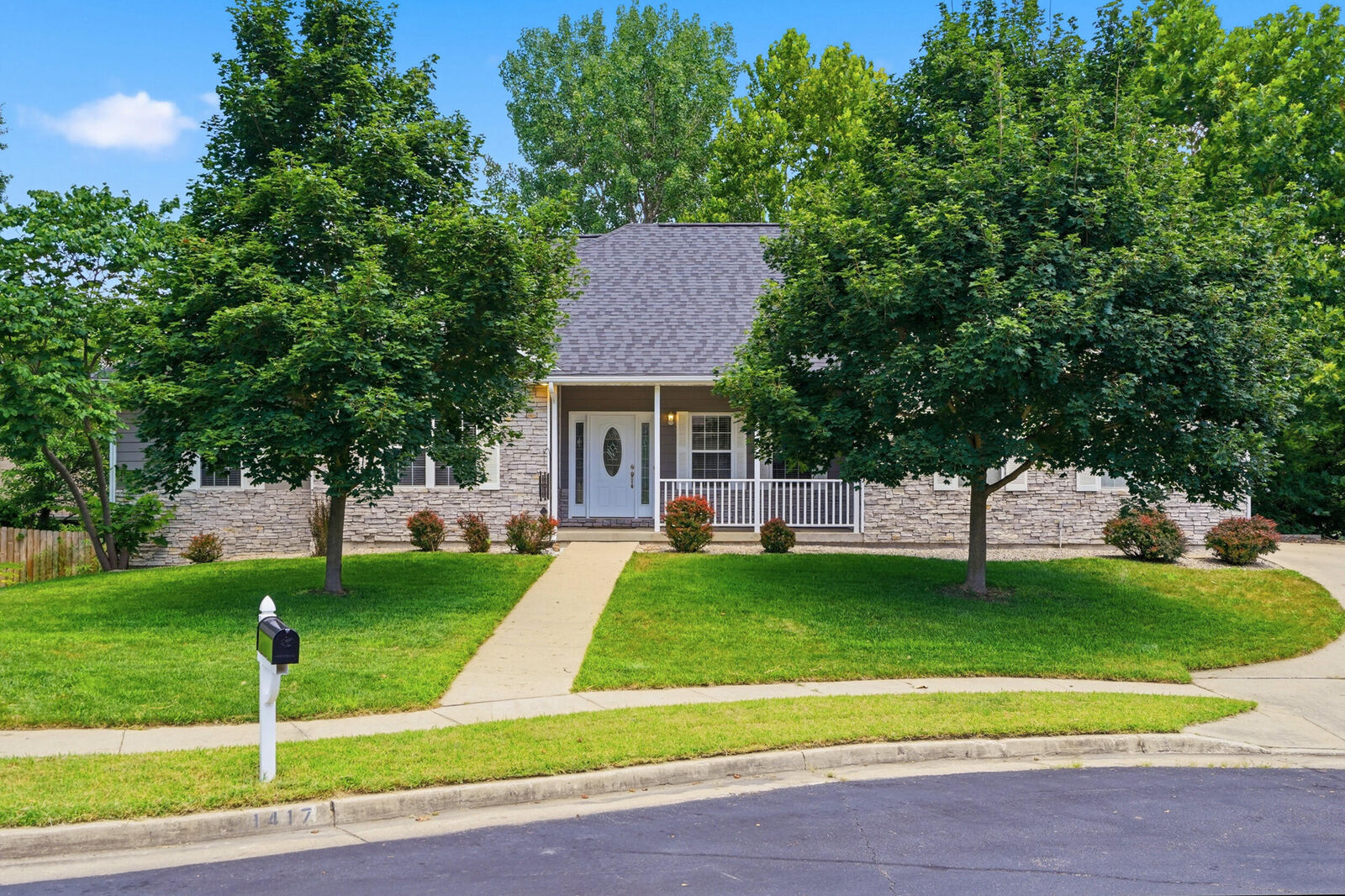 Property Photo: 1417 Killarney Dr MO 65203
