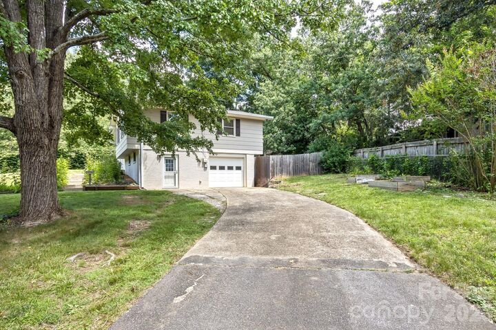 Property Photo: 17 Rhododendron Place NC 28805