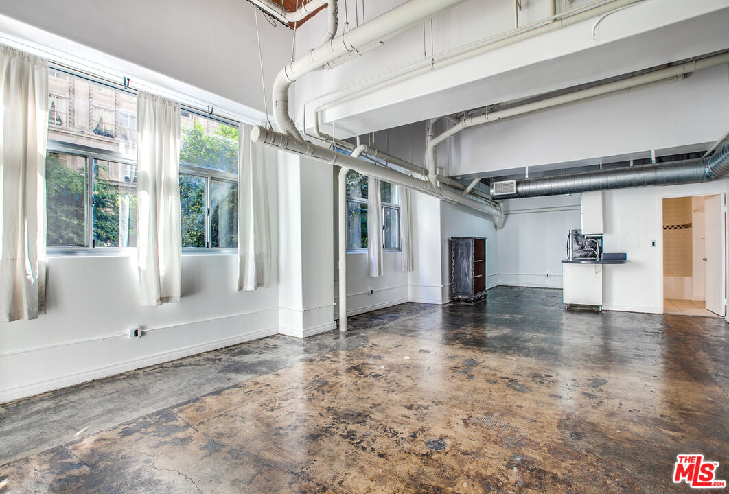 Property Photo: 215 W 7th St CA 90014
