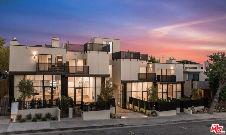 Property Photo:  922 West Knoll Dr  CA 90069 