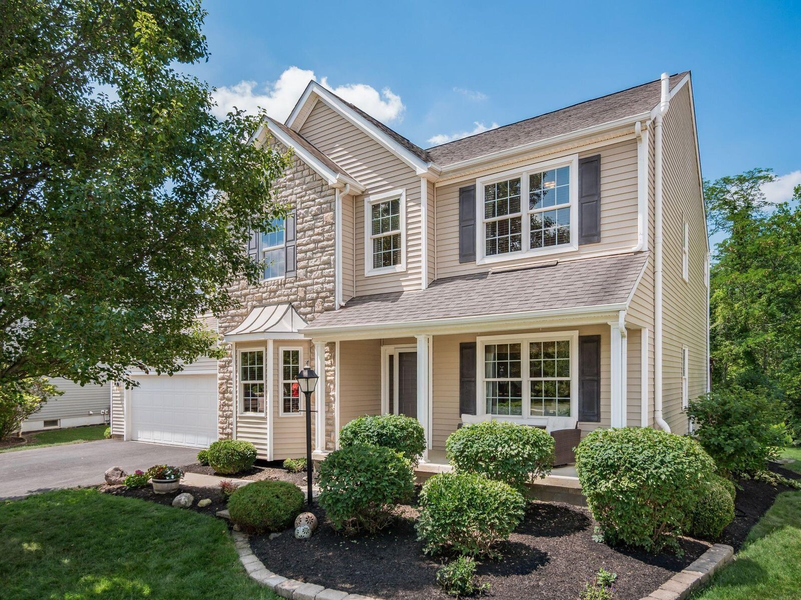 Property Photo:  1811 Chiprock Drive  OH 43040 