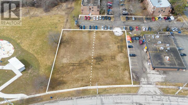Property Photo:  118 Woodrow Street  ON L2P 3S3 