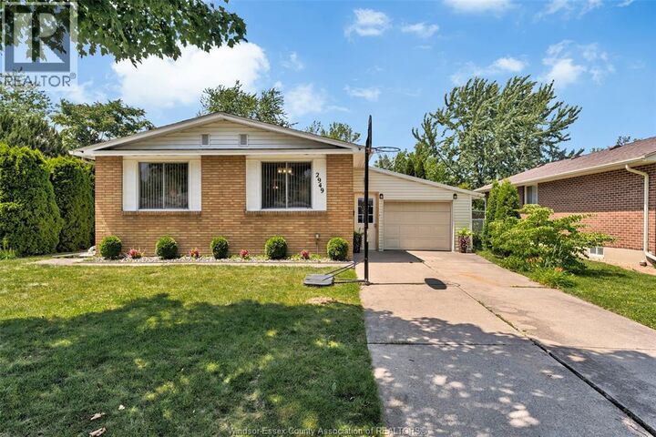 Property Photo:  2949 Brimley Drive  ON N8R 1L9 