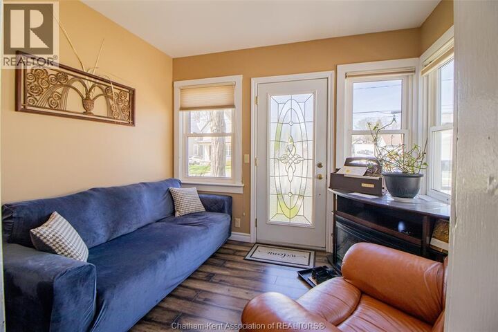 Property Photo:  132 Patteson Avenue  ON N7M 1T8 