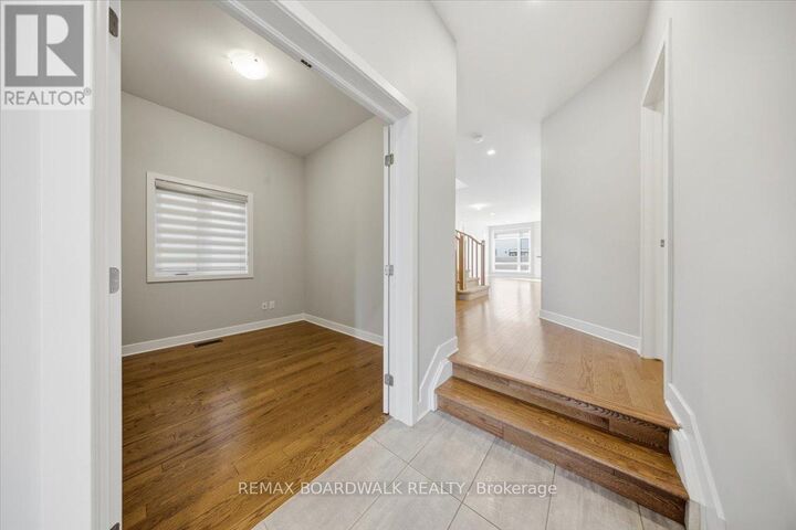 Property Photo:  54 Thunderbolt Street  ON K2S 1E7 