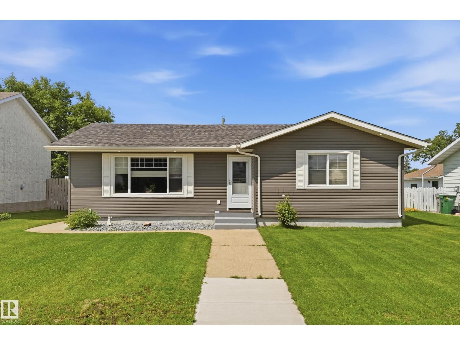 Property Photo: 5028 47 St AB T0B 2R0