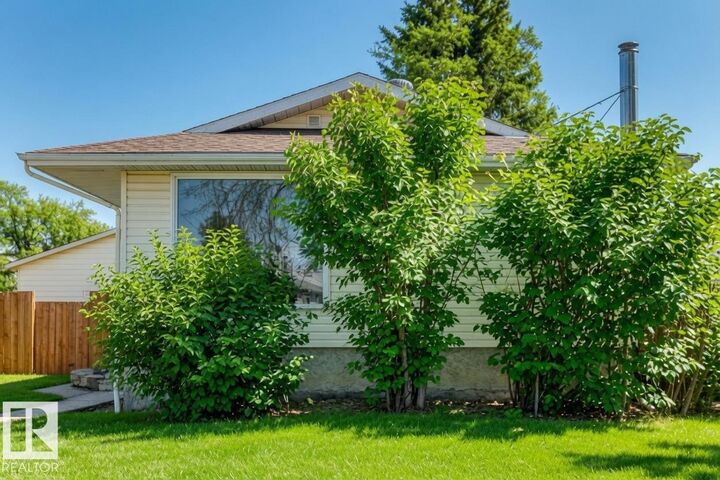 Property Photo: 45 Oatway Drive AB T7Z 1G5