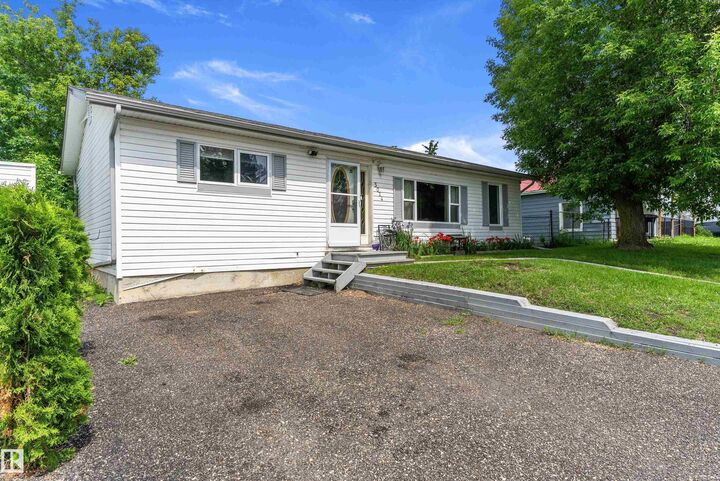 Property Photo: 5024 55 Avenue AB T0B 4J0