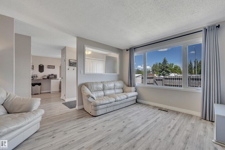 Property Photo:  650 Grandin Drive 2  AB T8R 1K4 