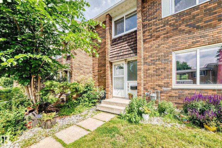 Property Photo: 191 Ridgewood Terrace AB T8N 0E9