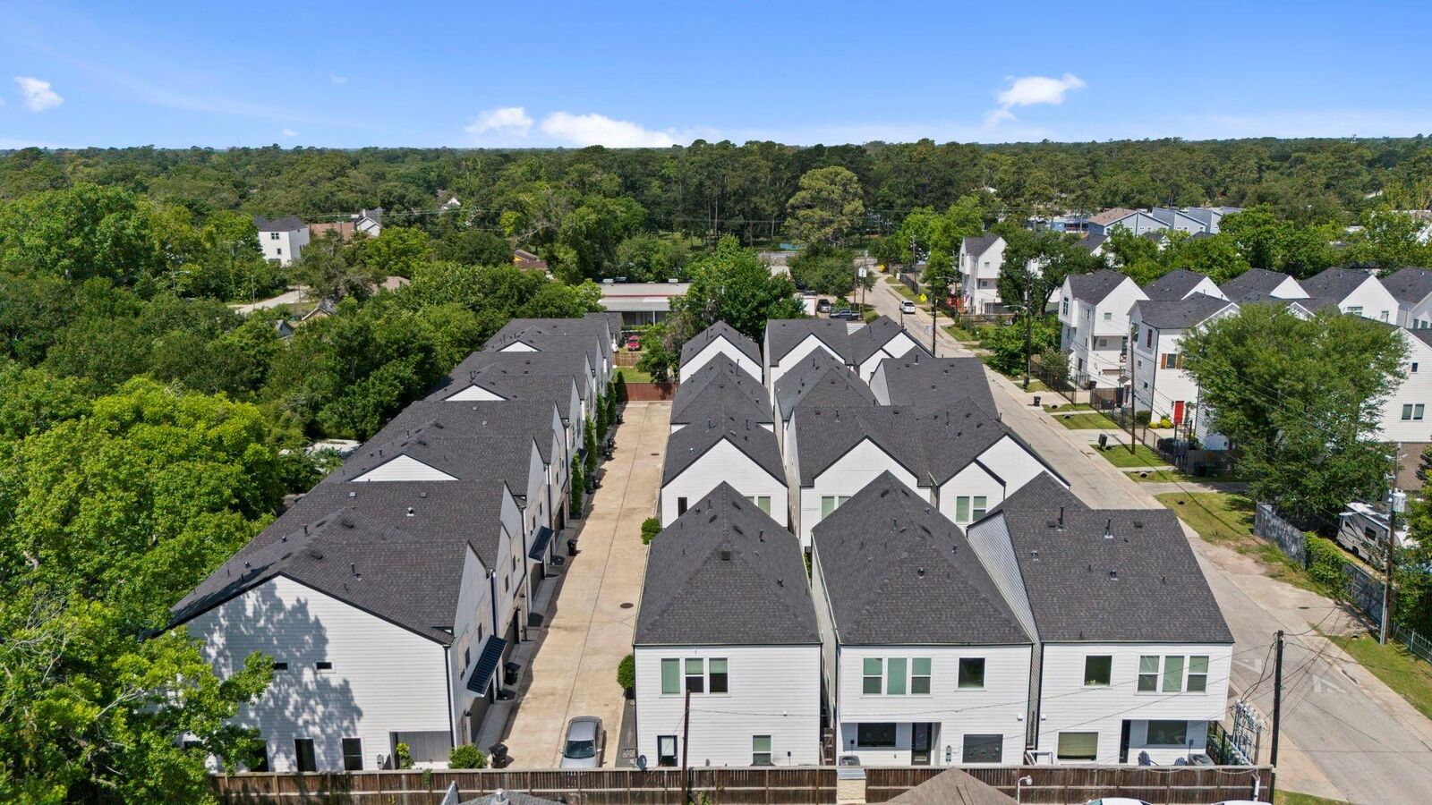 Property Photo:  825 Martin Street  TX 77018 
