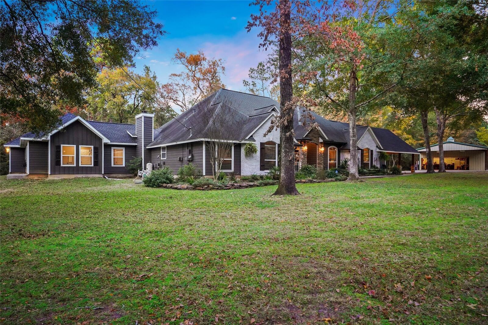 Property Photo: 11 W Lake Forest Court TX 77384