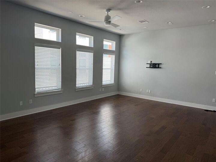 Property Photo:  902 Martin Street A  TX 77018 
